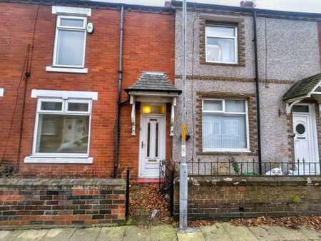 2 bed terraced house to rent in NE24 - Photo 2