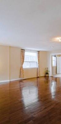 Available Jan 31- Huge Pet Friendly Apt w Yard/Laundry/Parking - Photo 1