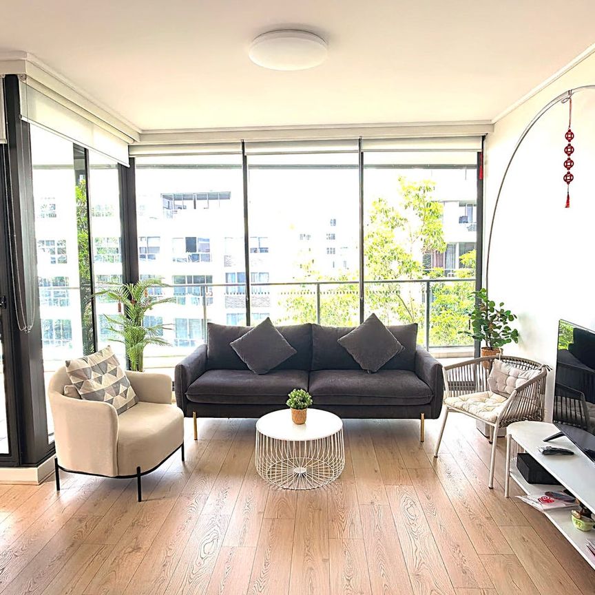 Fully Furnished 2-bedroom Mirvac Apartment - Photo 1