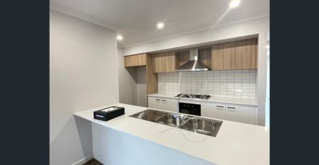 Highly desired & family friendly house in Minta Estate! - Photo 2