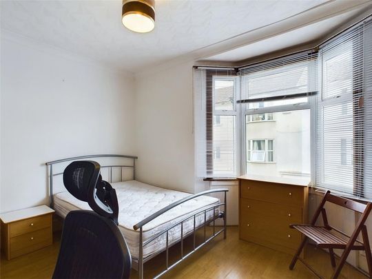 4 bedroom terraced house to rent - Photo 1