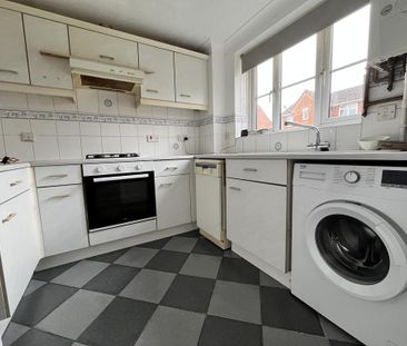 2 bedroom terraced house to rent - Photo 4