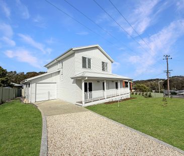 HAMPTON STYLE HOME WITH A TOUCH OF ELEGANCE - Photo 6