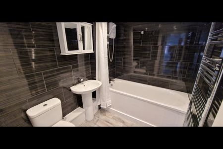 1 Bed Flat, Kirkstall Lane, LS5 - Photo 4