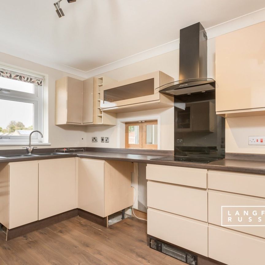 Detached House to rent - Glendale, Swanley, BR8 - Photo 1