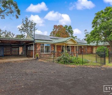 Spacious Family Retreat with Pool, Entertaining - Photo 2