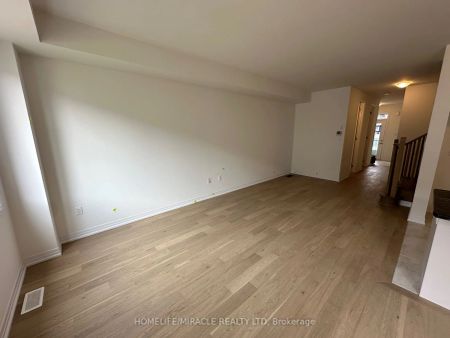 Condo Townhouse For Lease | X8472960 - Photo 3