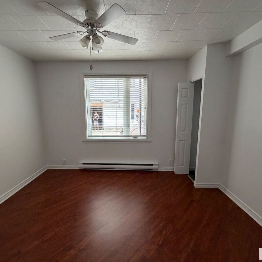302, rue Saint-Sauveur, Saint-Sauveur à louer - Photo 1