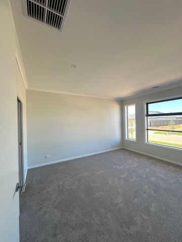 Modern Living with Comfort, Space, and Style - Photo 3