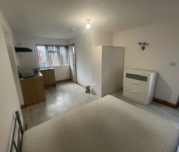 Bedsit, Yateley Avenue, B42 - Photo 3