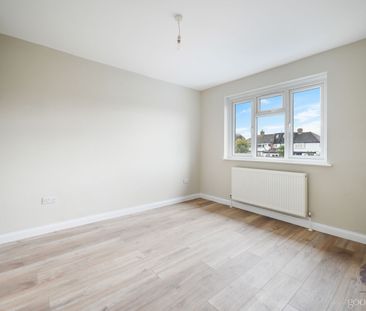 Seymour Avenue, Morden, SM4 - Photo 2