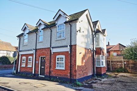 Chobham, Woking - Photo 4