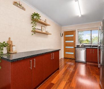 Comfortable home in ideal location. - Photo 3