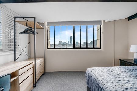 Fully Furnished - New York loft-inspired living - Photo 3