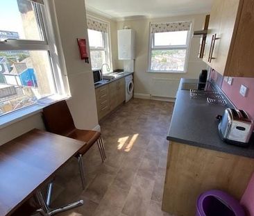 4 bedroom terraced house to rent - Photo 6