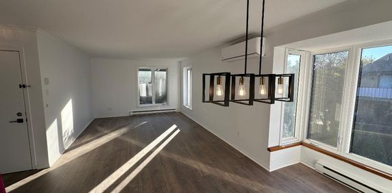 OFFFRE SPÉCIALE 1 MOIS GRATUIT- MAGNIFIQUE 5 1/2 - ENTIÈREMENT RÉNOVÉ - TRIPLEX - Photo 2