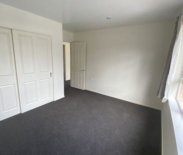 Tidy Two Bedroom in Kensington! - Photo 2