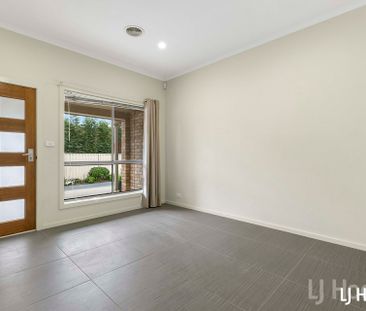 Fantastic 2 Bedroom Townhouse - Photo 3