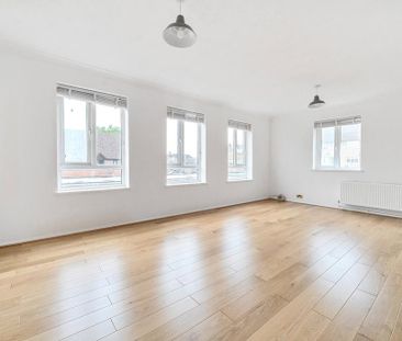 3 bedroom flat to rent - Photo 5