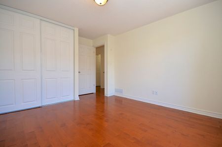 For Lease - 304 Paseo Private Unit# 7, South of Baseline to Knoxdale, Ontario - Photo 5