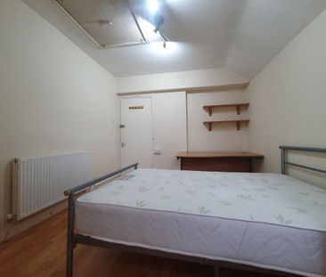 4 bedroom terraced house to rent - Photo 3