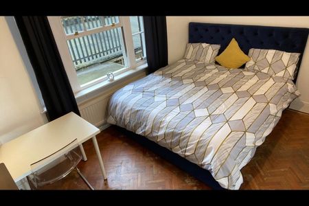 Room in a Shared Flat, Queens Court, W2 - Photo 5