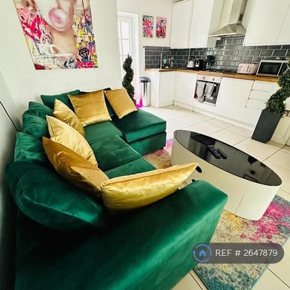 2 bedroom end of terrace house to rent - Photo 1