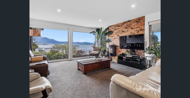 Fully furnished home. 6 month lease. Electricity and water included in rent - Photo 1