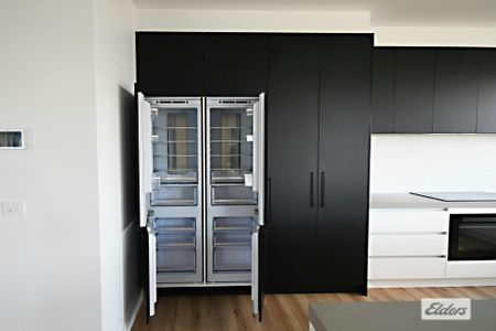 Stylishly built and presented 4 bedroom family home with study and three bathrooms - Photo 4