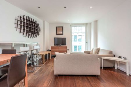 A bright 1 bedroom apartment situated in the ever popular Brewhouse Yard development in the heart of Clerkenwell. - Photo 2
