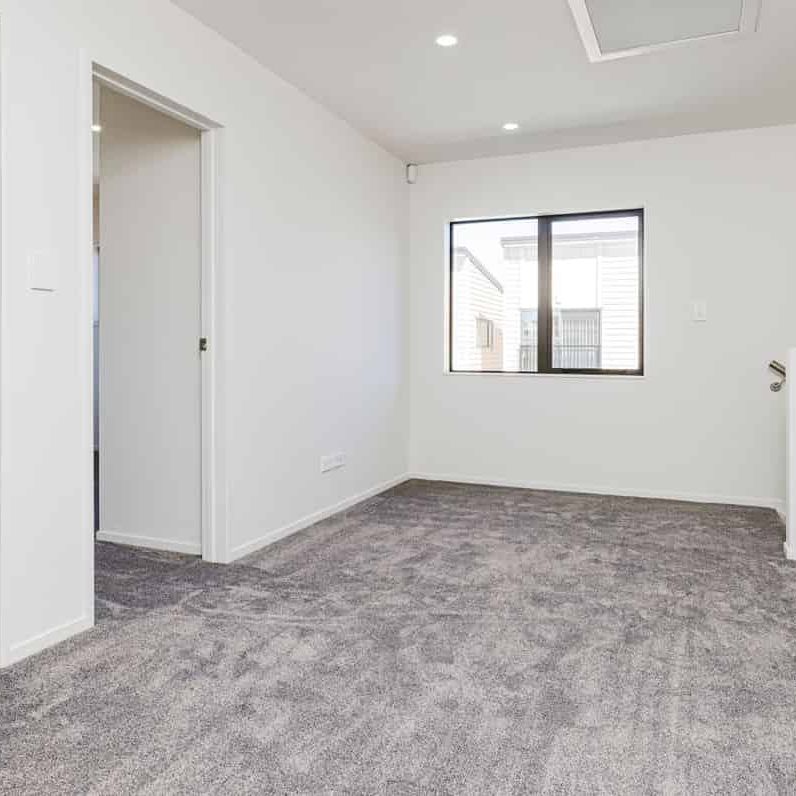 Spacious 3-Bedroom Townhouse Available for Rent in Papatoetoe - Photo 1