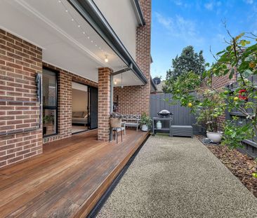 Conveniently located, Modern three-bedroom Home! - Photo 6