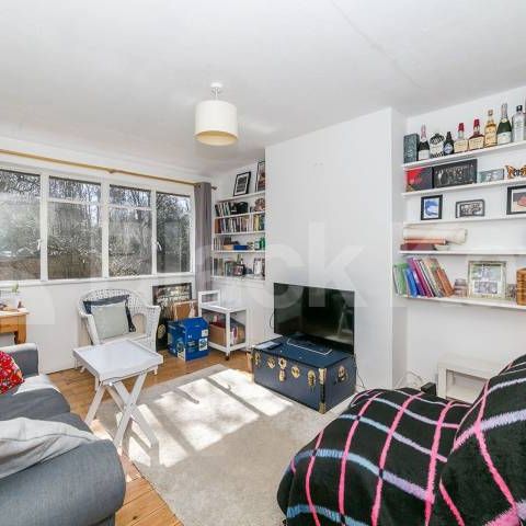 Sought after road in Crouch End within close proximity Crouch End High Street - Photo 1