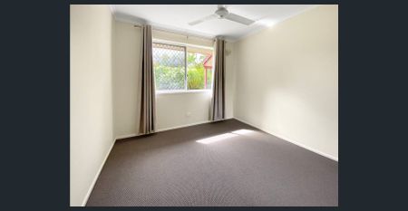 Three Bedroom Home with a Pool - Little Mountain! - Photo 5