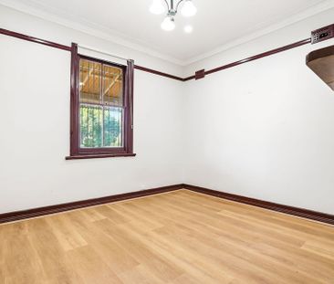 24 The Crescent, Penrith - Photo 4