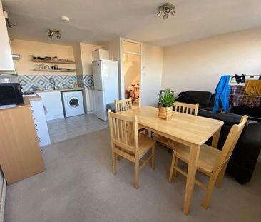 Room in a Shared Flat, Badric Court, SW11 - Photo 1