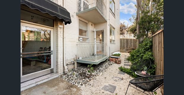 A Timeless Blend of Light, Space & Boutique Living - Photo 1