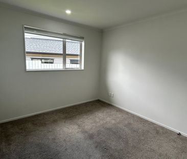 Modern Family Home in Flat Bush - Photo 6