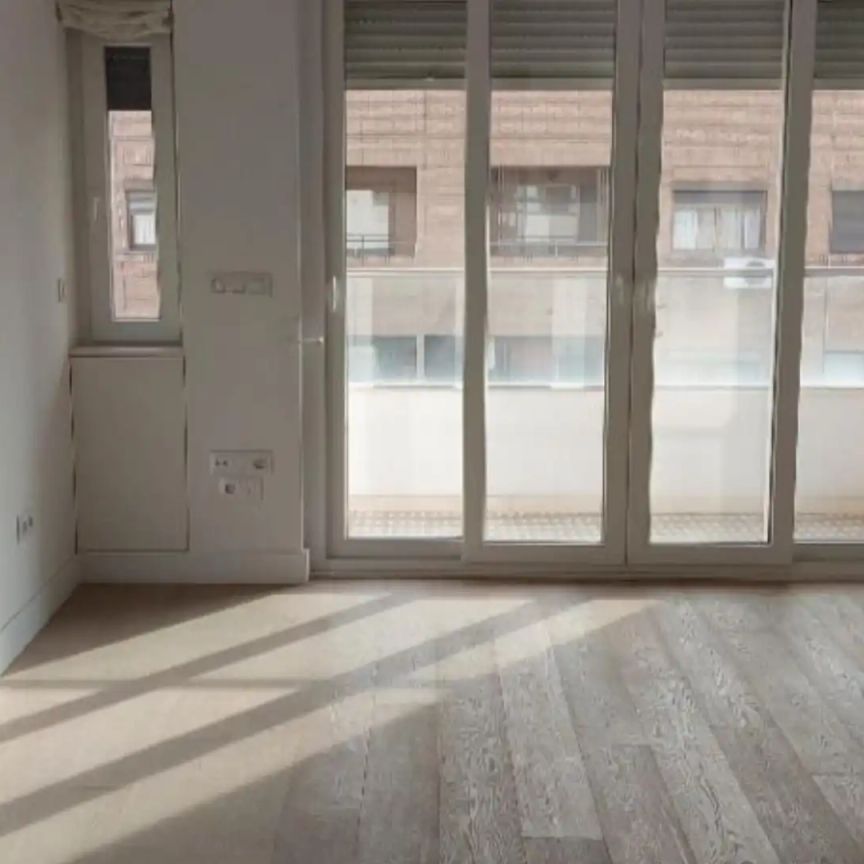 Piso de alquiler en Carrer de Les Arts Gràfiques, 5, Exposició - Foto 1