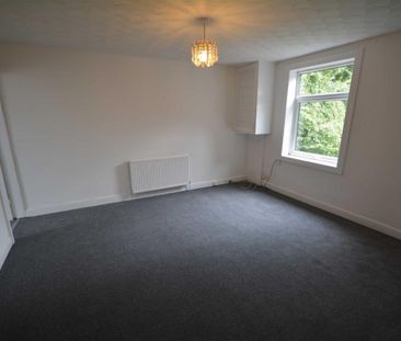 2 bed Flat for Rent - Photo 2