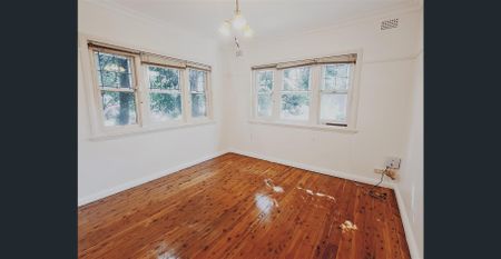 CHARMING, GARAGE,& HUGE STORAE , GREAT LOCATION! - Photo 3