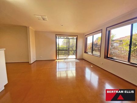 Stunning 5 Bedroom home! - Photo 3