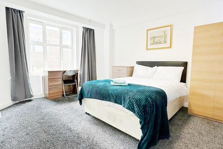 NOW in Hyde Park// 10 mins walk to Mayfair!!! - Photo 2