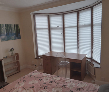 1 bedroom in a house share to rent - Photo 4