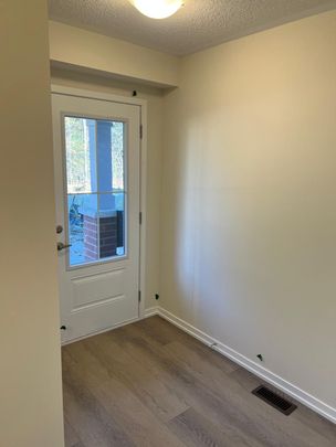 For Lease - 3 Kingbird Common Unit# 1, Cambridge, Ontario - Photo 1