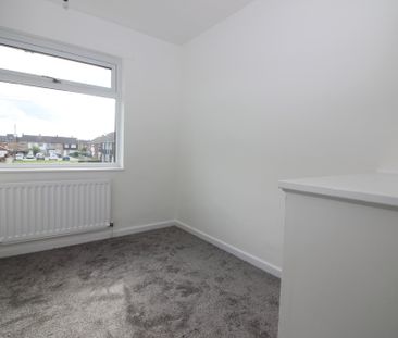 3 Bedroom End Terraced House - Photo 3