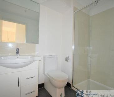 Greatly Located 2 Bedroom Apartment in Springvale! - Photo 6