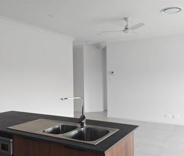 Brand New Spacious 4 Bed Family Home with formal Lounge and Study! ... - Photo 6