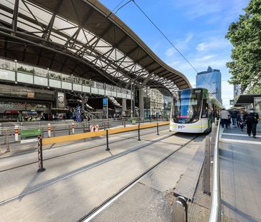 HARBOUR VIEW & LOCATION! - Photo 3