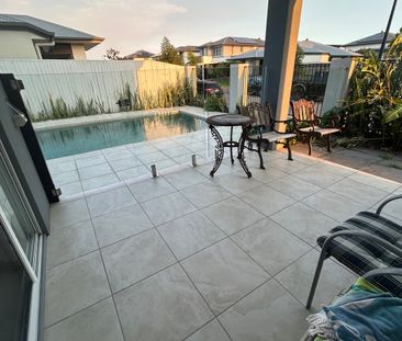 Helensvale - Photo 3